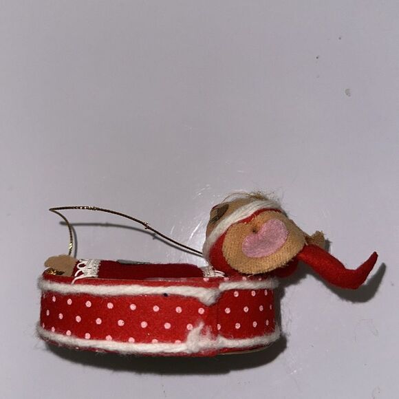 Vintage 60s Japan Made Felt Mouse Sleeping in a Bed Christmas Tree Ornament - Picture 4 of 5